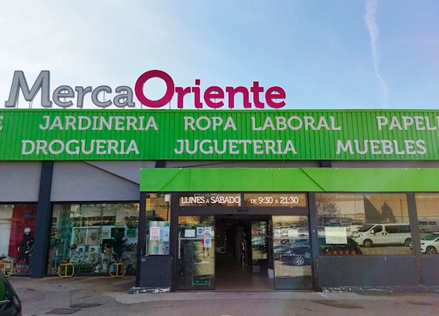 Bazar Merca Oriente y La tienda del Nazareno